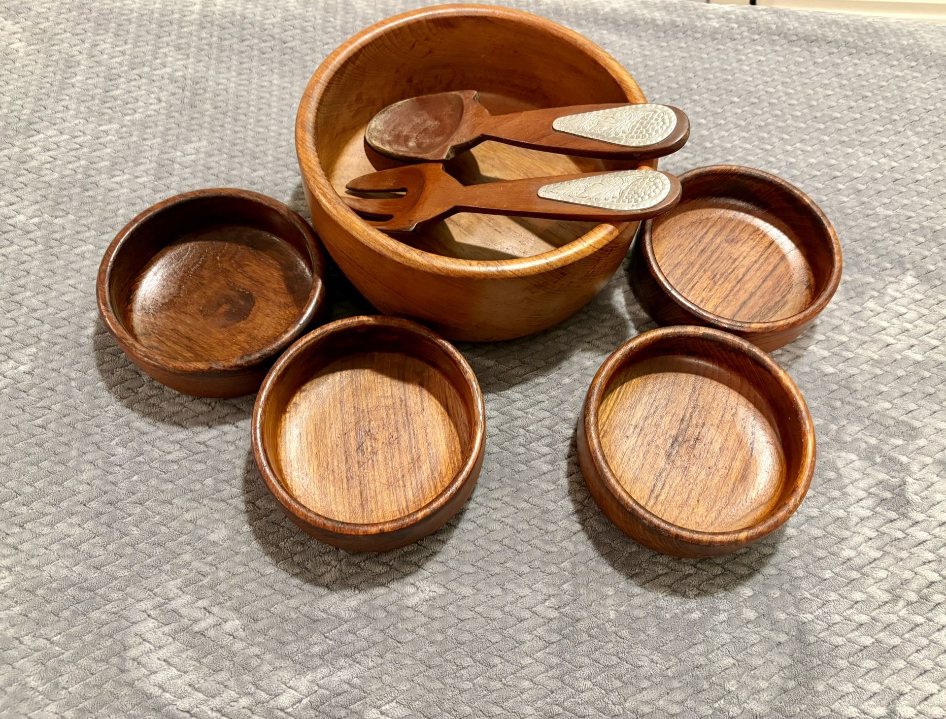 5 Piece Vintage Wood Salad Bowl Set With Serving Utensils