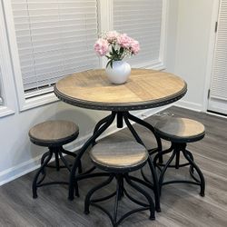 Round Breakfast Table set