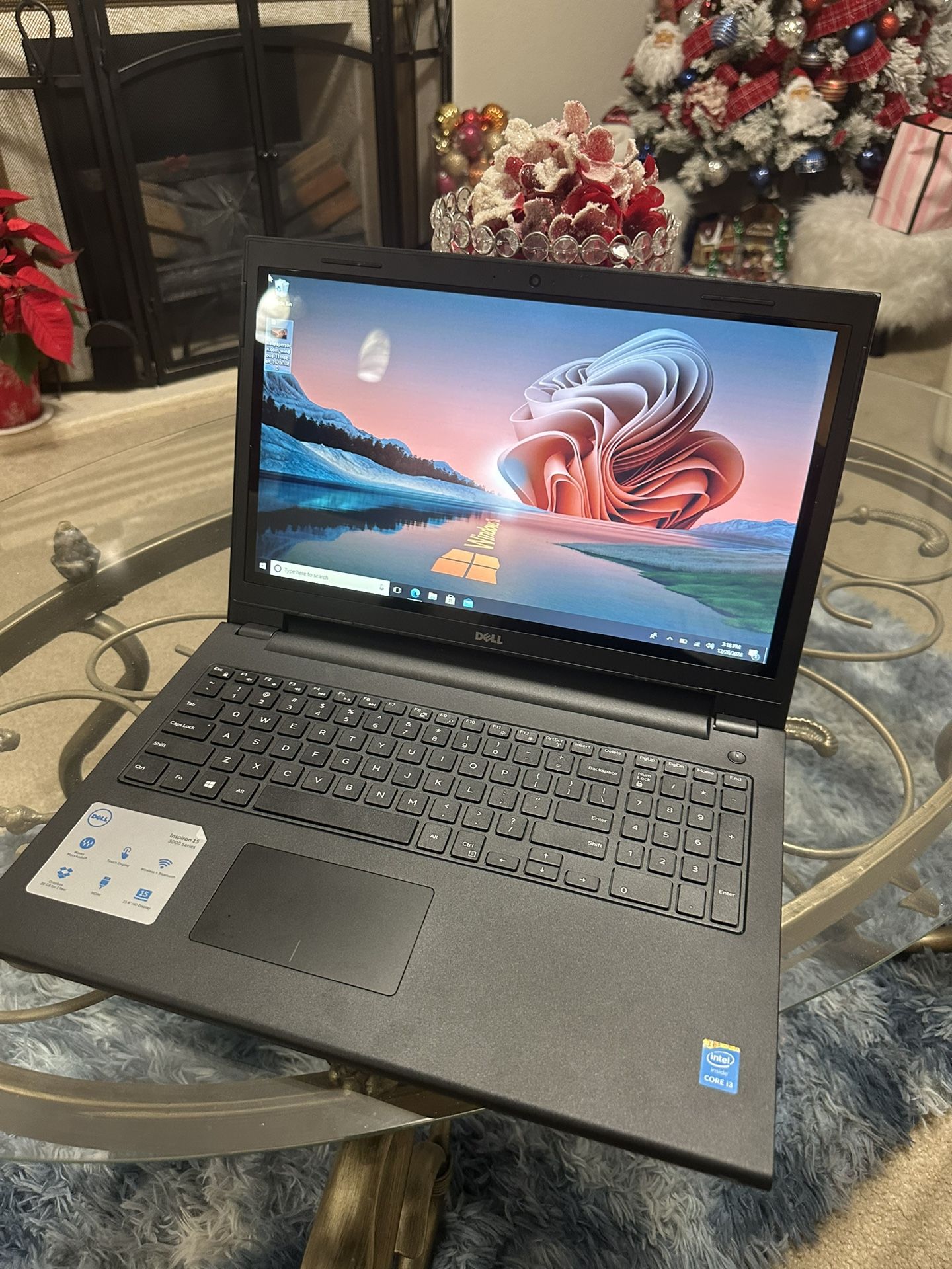 15.6 HD Laptop Dell i3 Touchscreen 8 ram 256SSD