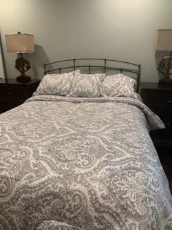 Queen bedding