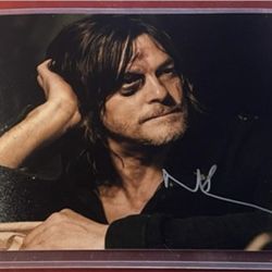 BAS COA NORMAN REEDUS SIGNED 8x10 PHOTO BECKETT