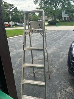 Aluminum ladder