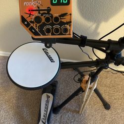The Carlsbro Rock50 is a 4-piece electronic drum kit that is adjustable to suit any age. This kit features a 7" tom and snare pad, 8" cymbal pad, alum