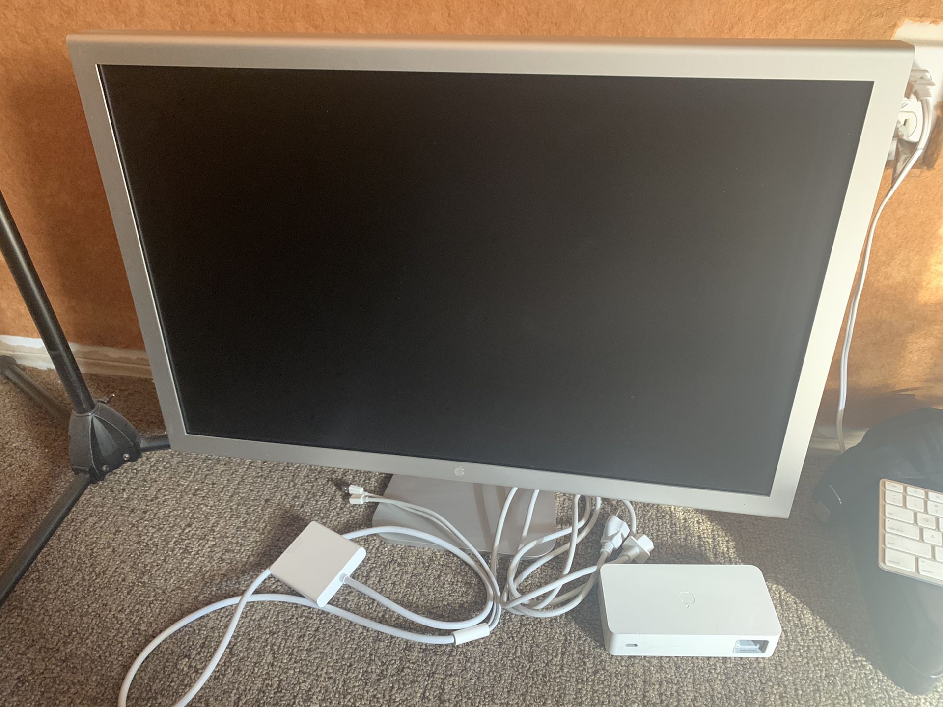 30” Apple Cinema Display with Mini Display port Adapter
