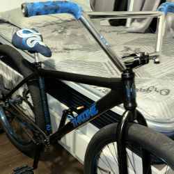 blue sapphire throne (LMK FOR TRADES)