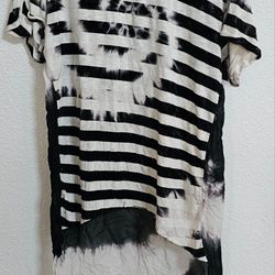 Young Fabulous Broke Mini Tunic Tie-Dye Dress Size Small black white Hi Low Top 

Size Small
Excellent pre-owned condition,  light wear
Loose fit, hi-