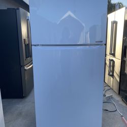 LG beautiful white refrigerator looks like new  everything works perfectly first come first served 