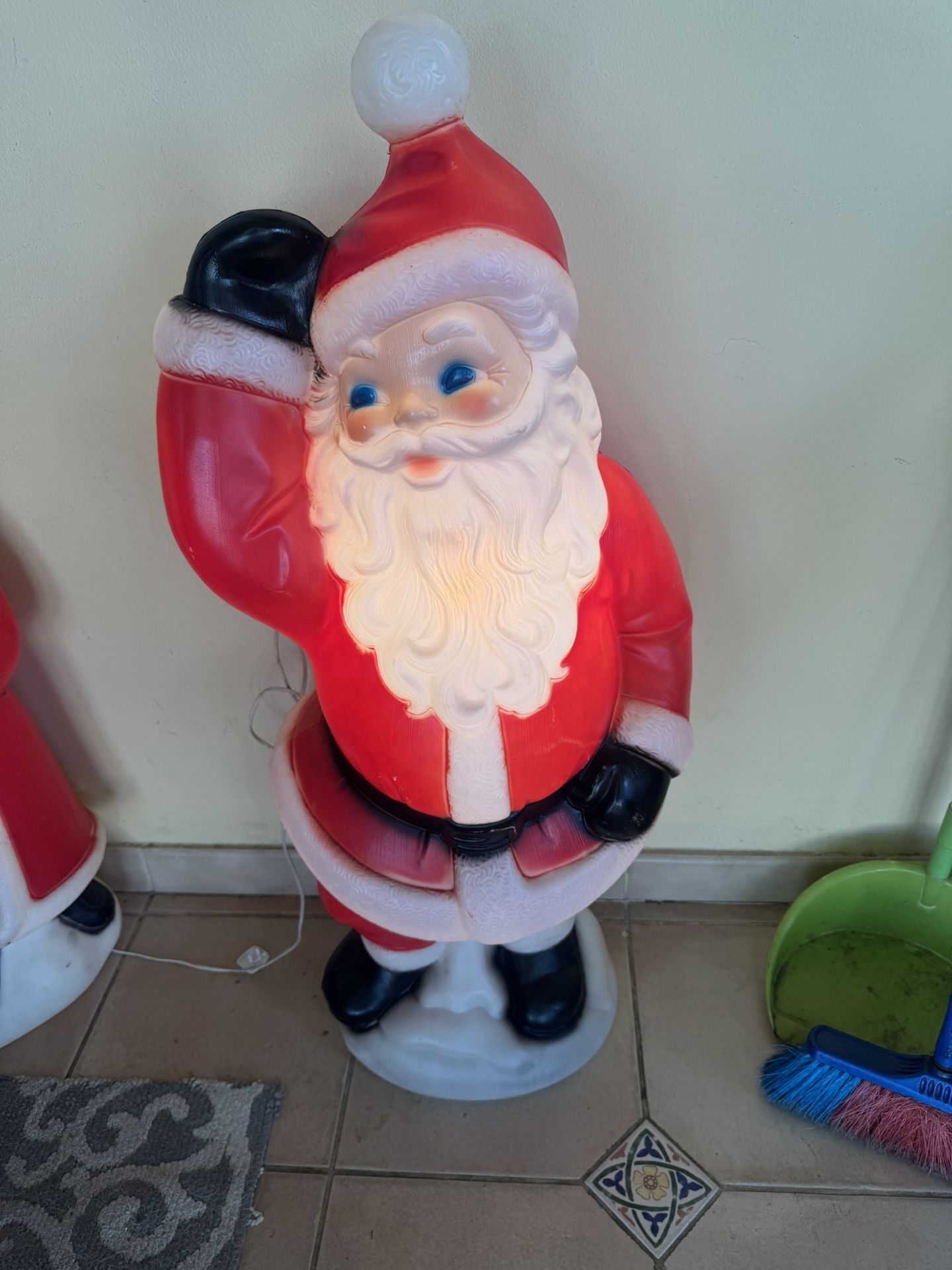 Vintage General Foam Plastics Santa Claus Waving Blow Mold Lighted 41”