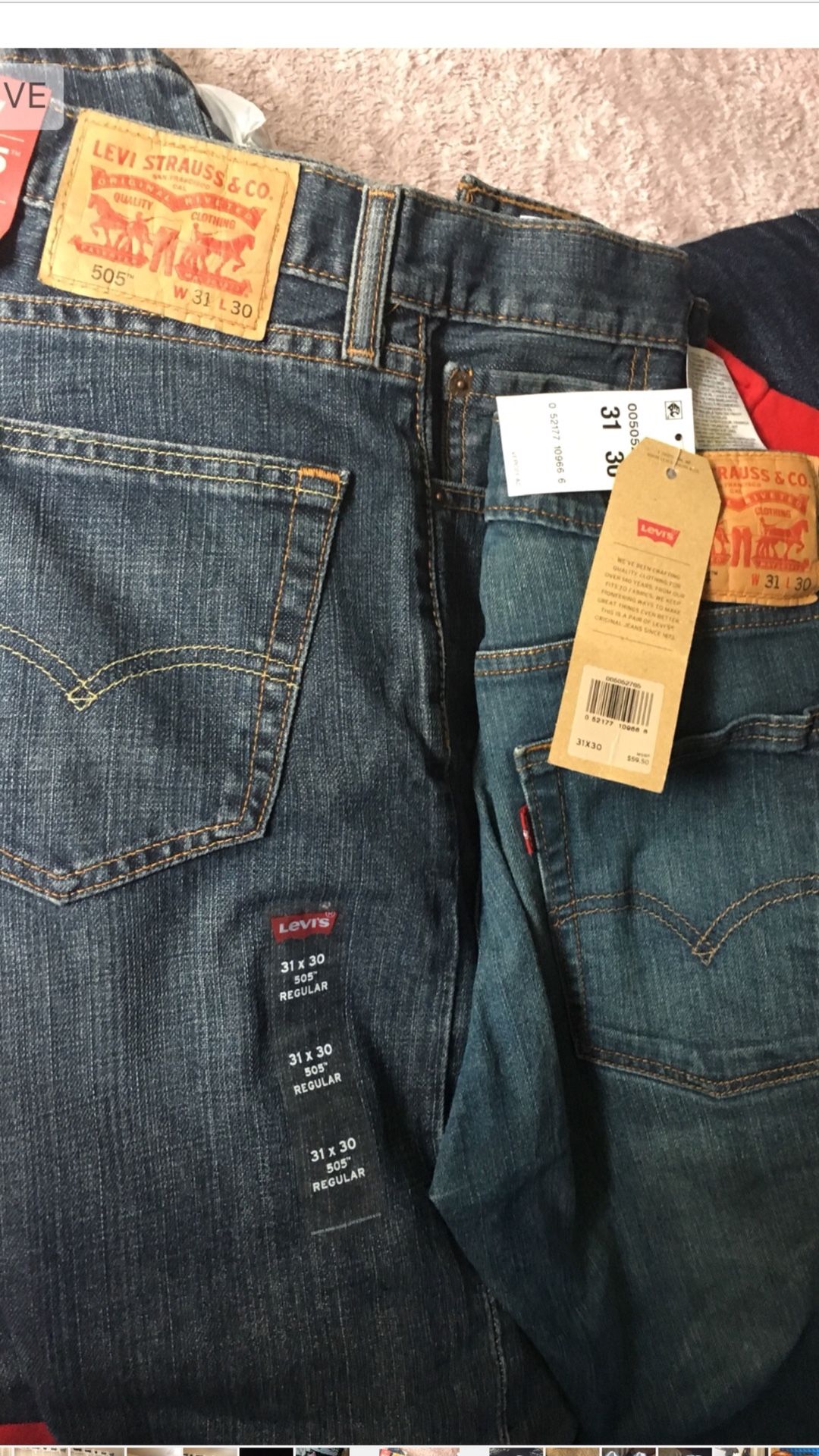 Dos Pantalones Levi’s