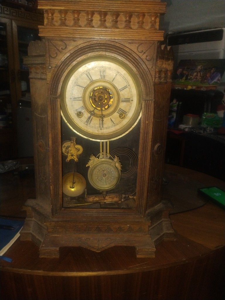 Altai Vintage Clock