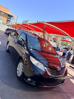 Toyota sienna 2011