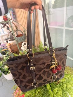 Signature brown gallery turn lock tote