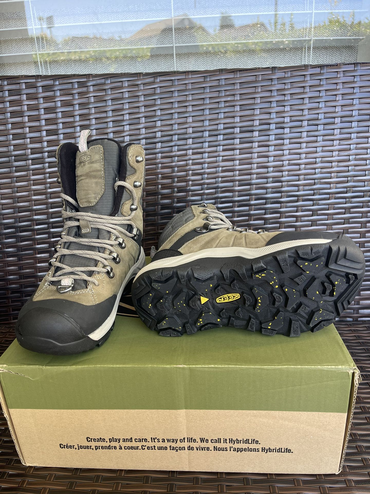 Keen Women’s Revel 4 Mid Calf Snow Boots Vetery Peachy Size 5 