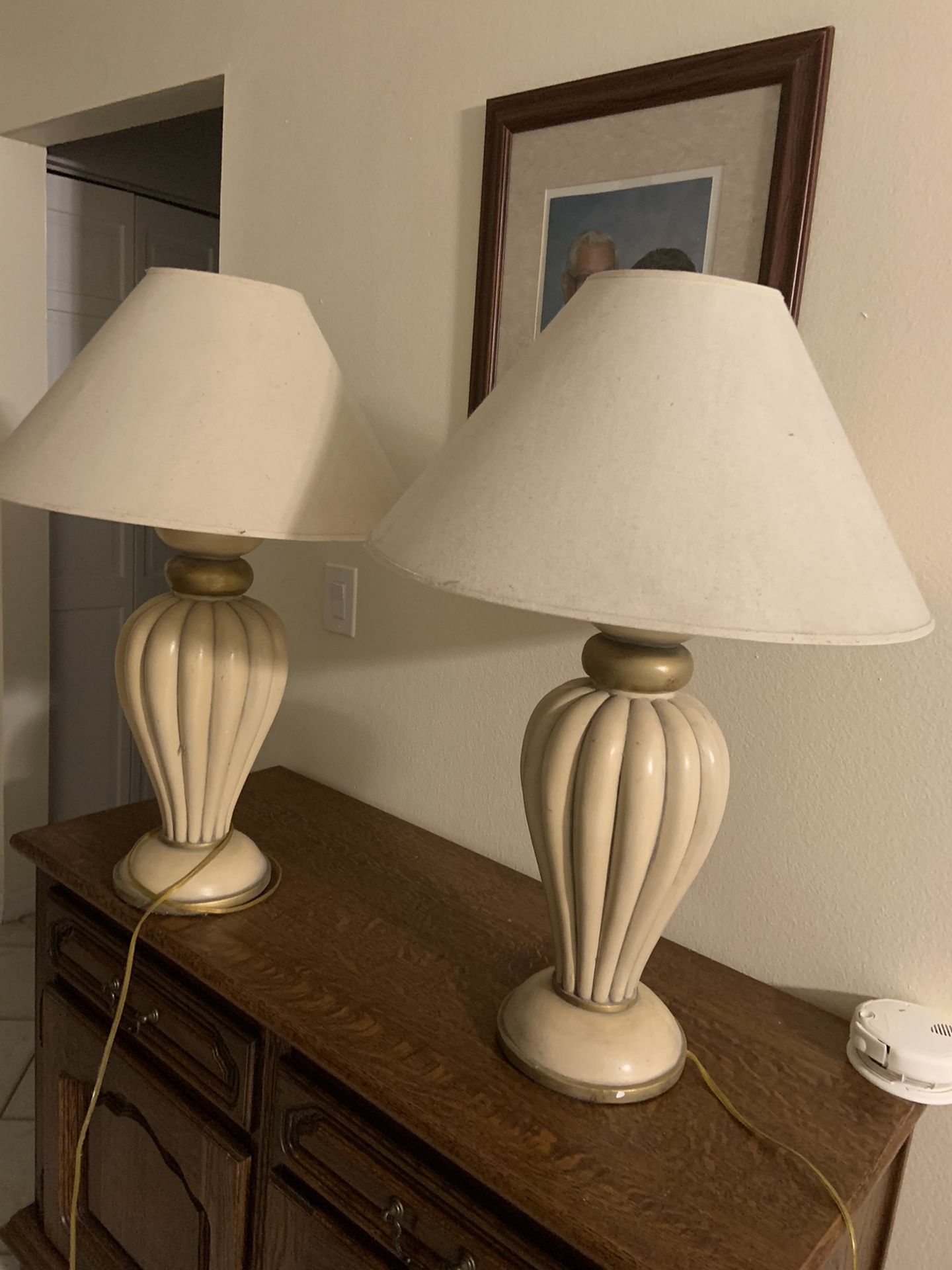 2 lamps