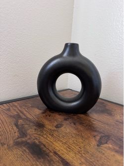 Vase decor black