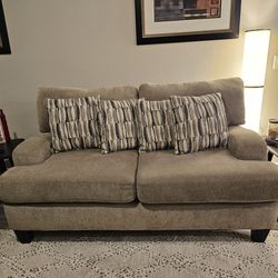 Loveseat With Pillows 