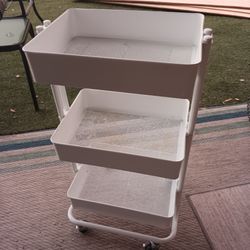 White Clean metal storage cart asking $40 cash must pick up Broadway and apache buckeye az has wheels as well