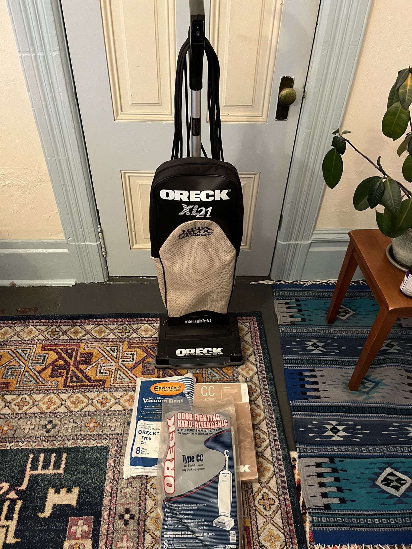 Oreck XL21 Vacuum With 10 Extra Bags