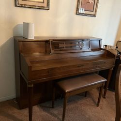VINTAGE KIMBALL CONSOLE PIANO SATIN OAK 