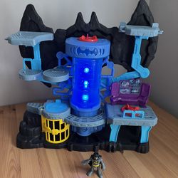 Fisher Price DC Super Friends Imaginext Bat-Tech Batcave Playset Light Up Sounds
