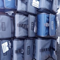 *FIRM PRICE* Yeti Day trip Lunch bag And Lunchbox*FIRM PRICE*