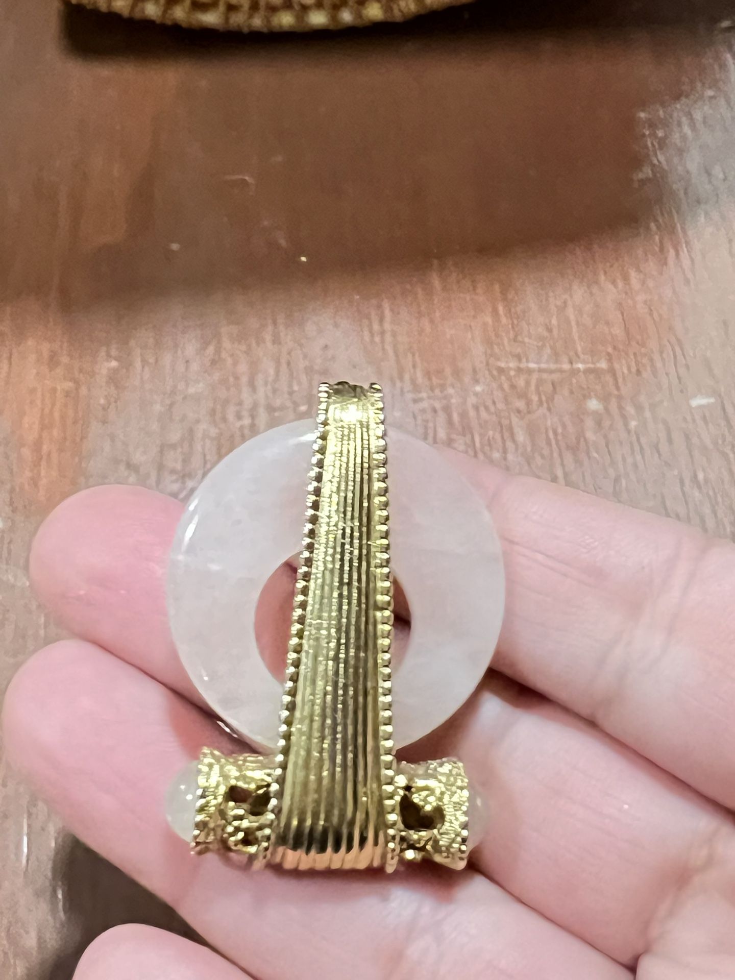 Vintage Gold tone Brooch Pin !