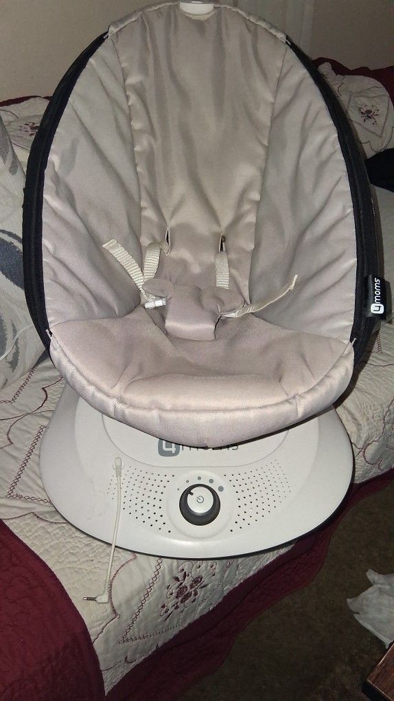 4 MOMS SWING