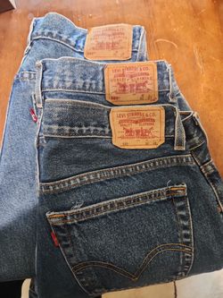 Used Loose Fit LEVIS  EVERLASTING!!!