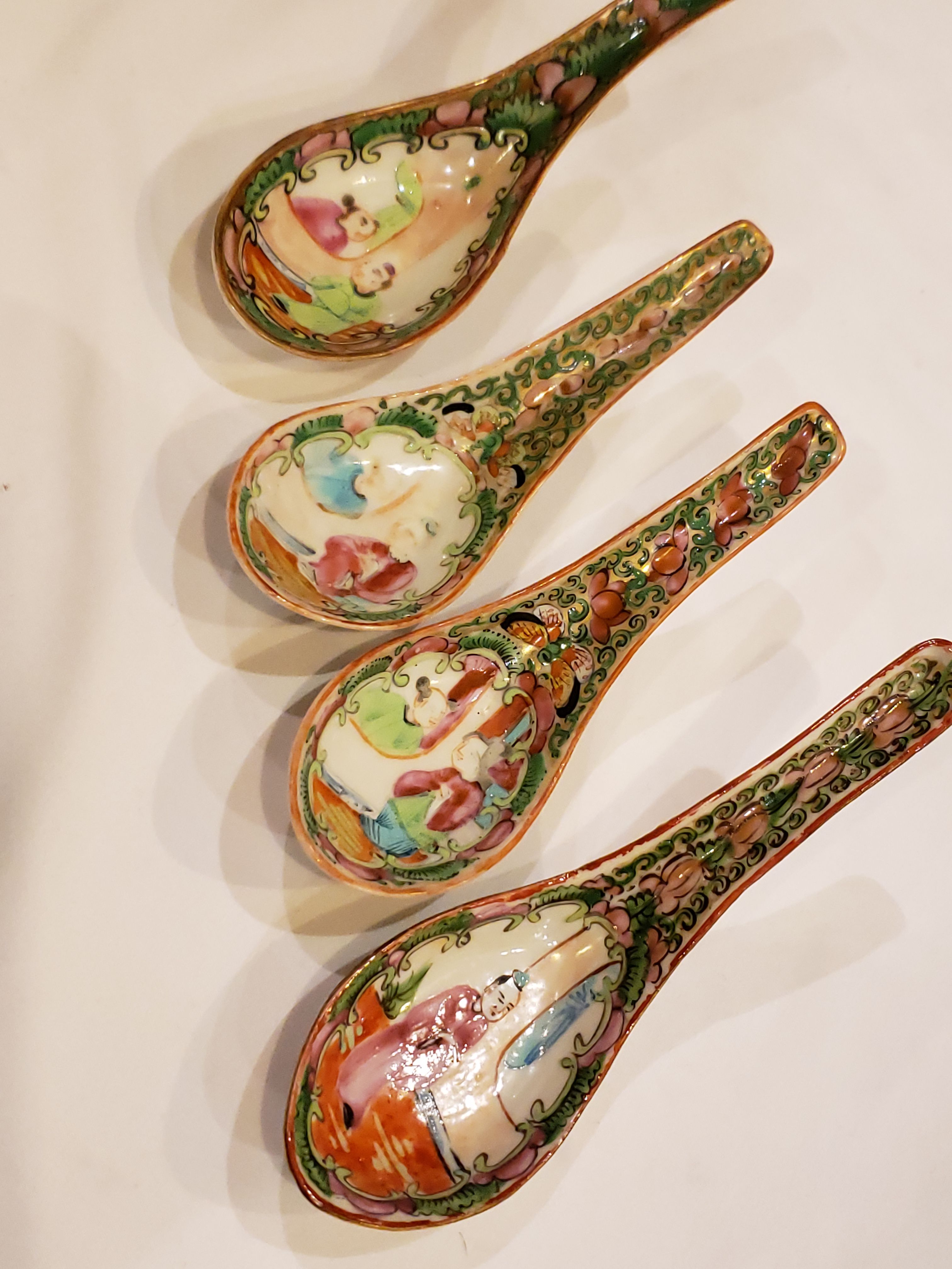 Lot of 4 Antique Chinese Export Porcelain Famille Rose Soup Spoons