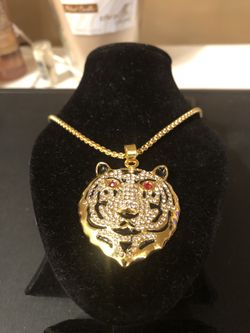 Men’s or women’s 18 kt gold filled rhinestone tiger head pendant necklace 26 inch in length