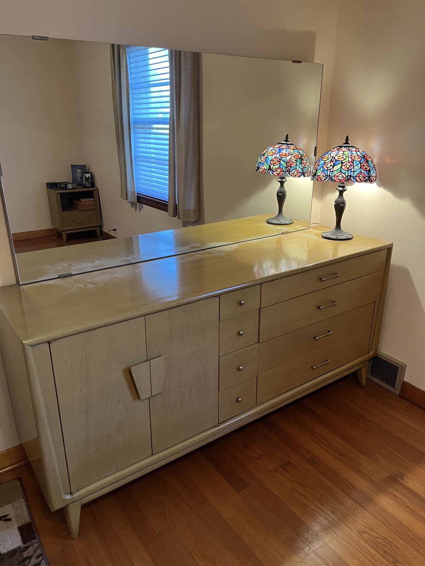 ****Antique Dresser Set**Mint Condition