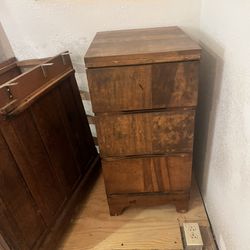 Wood Dresser, Mueble