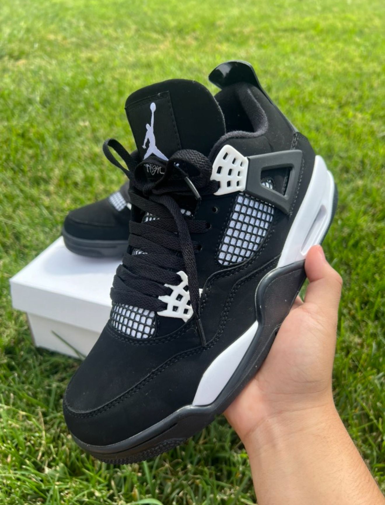 aj4 white thunders