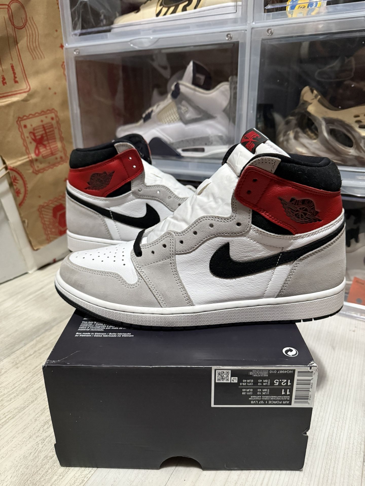 Air Jordan 1 Retro High OG Light Smoke Grey
