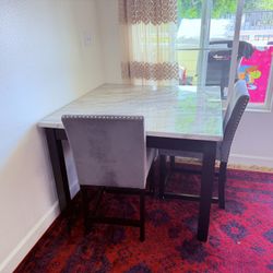 Dinning Table 