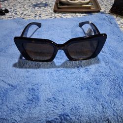 BURBERRY SUN GLASSES BRAND NEW PERFECT CONDITONTI 