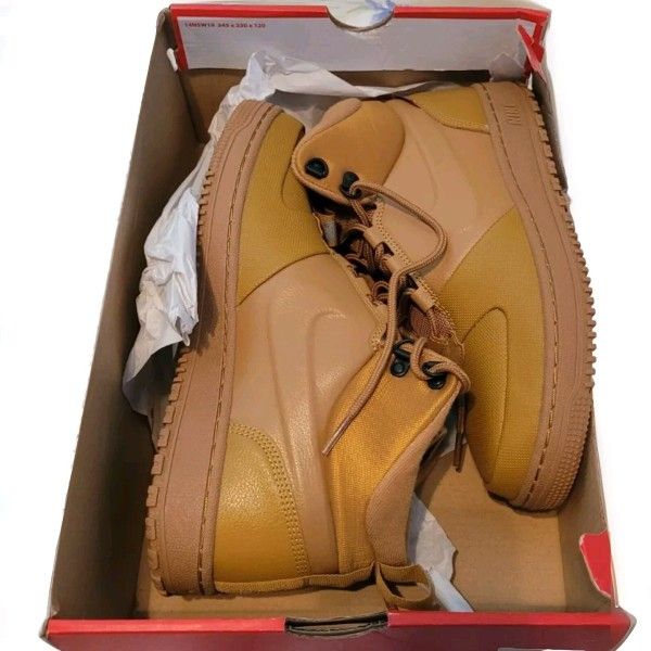 Nike WNTR M12