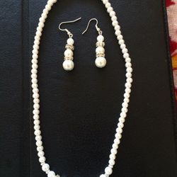Pearl set with silver beads