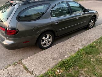 Ford Taurus wagon