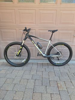 MARIN TRAIL 6 MOUNTAIN BIKE 27.5 INCH SETUP TUBELESS  1 X 11 SPEED DROPPER POST SEAT AIR FORK