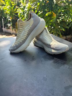 BROOKS size 10 man