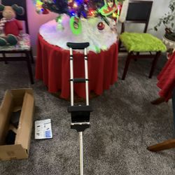 Aluminum Pain, Free Knee Crutch