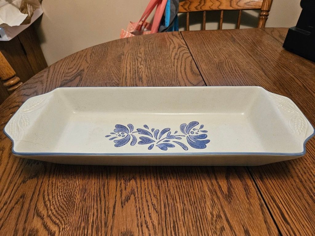 Pfaltzgraff Yorktowne Bread Tray