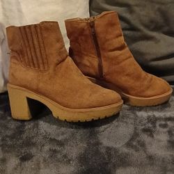 Women's Boots. Size 8/Size 10