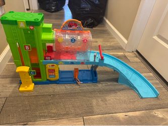 Fisher-Price Little People Toddler Playset with Figures & Toy Car, Light-up Learning