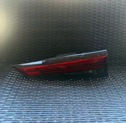 2020 2021 2022 Toyota Highlander Left Driver Side Inner Tail Light OEM