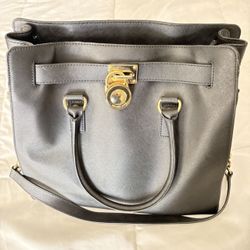 Bolsa mk grande  Como Nueva  $150