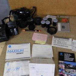 Minolta Maxxum 7001 35mm Camera Kit