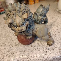 Kutani Foo Dog Fu Dog Shishi Pottery Figurine