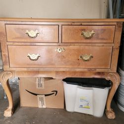 Vintage Hekman Oak Wood Chippendale Ball And Claw Lowboy Chest